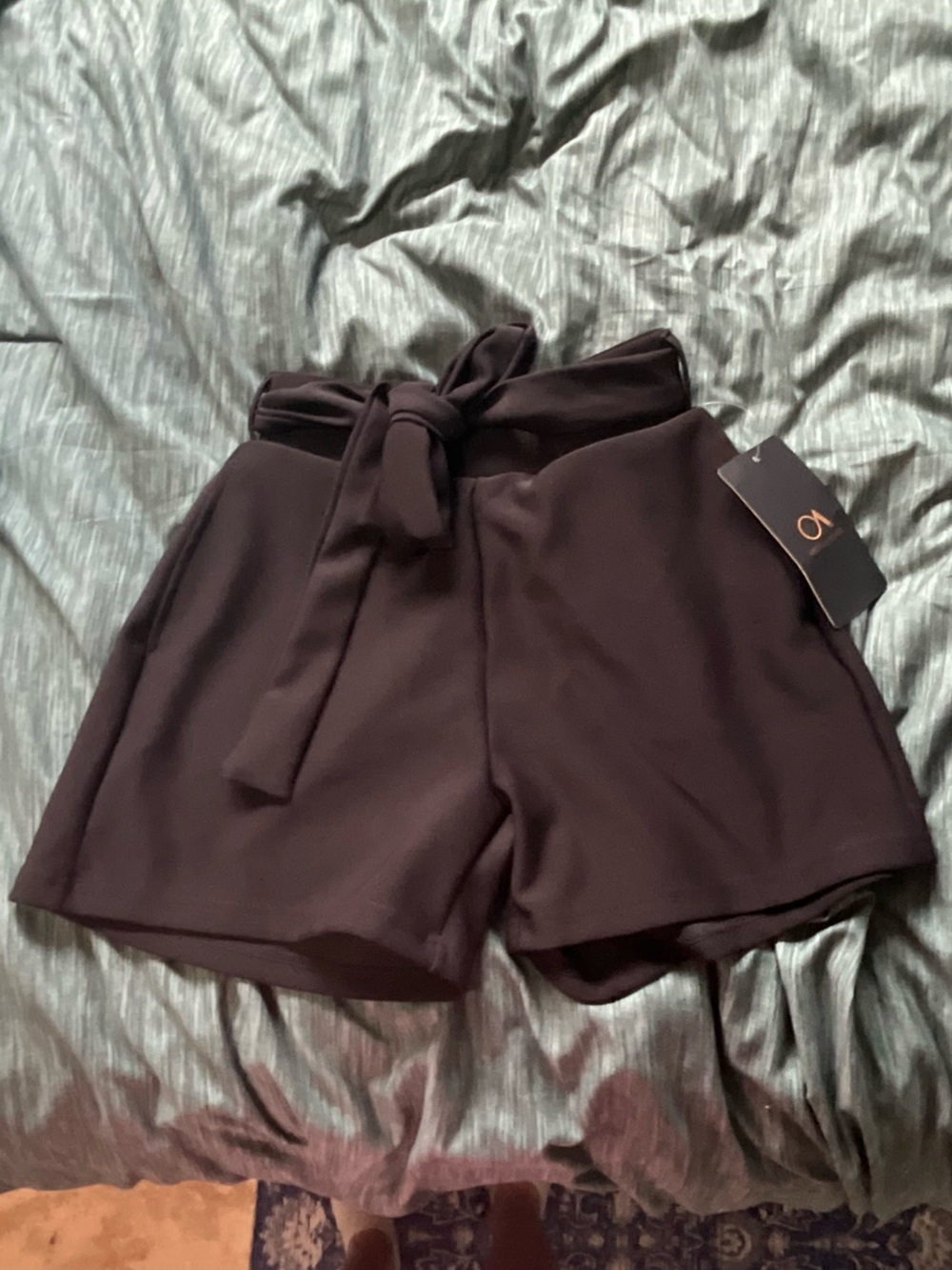 Olive Avenue Black Harper Luxe Pleated Belted Shorts, Sz XS